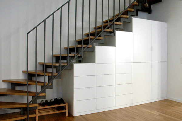 schrank_treppe.jpg